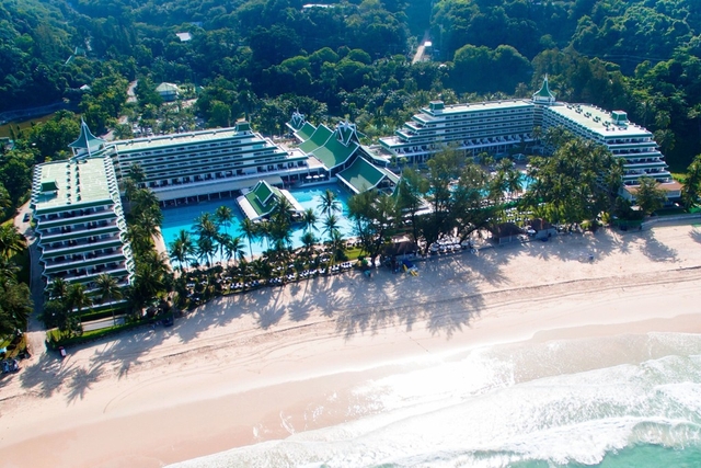 Le Meridien Phuket Beach Resort Logo