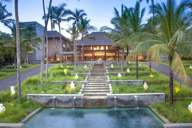 Courtyard by Marriott Bali Nusa Dua Resort Logo