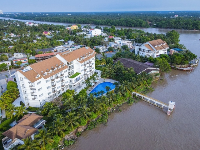 Ben Tre Riverside Resort Logo