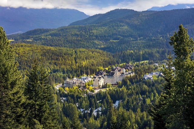 Fairmont Chateau Whistler Logo