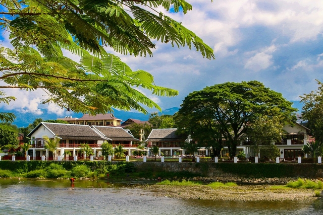 Riverside Boutique Resort Vang Vieng Logo